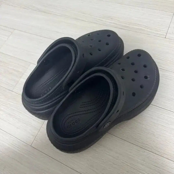 [BUNJANG] Crocs Classic Platform Clog Black W7 / 크록스 클래식 플랫폼 클로그 블랙 w7