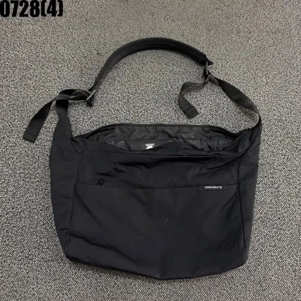 [BUNJANG] Descente Messenger Bag Black / 데상트 메신저백 블랙