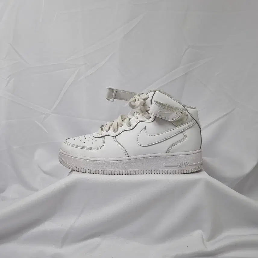 [BUNJANG] Nike Air Force 1 Mid White Vintage Sneakers / 빈티지하서 245 나이키 에어포스 1 미드 화이트 스니커즈