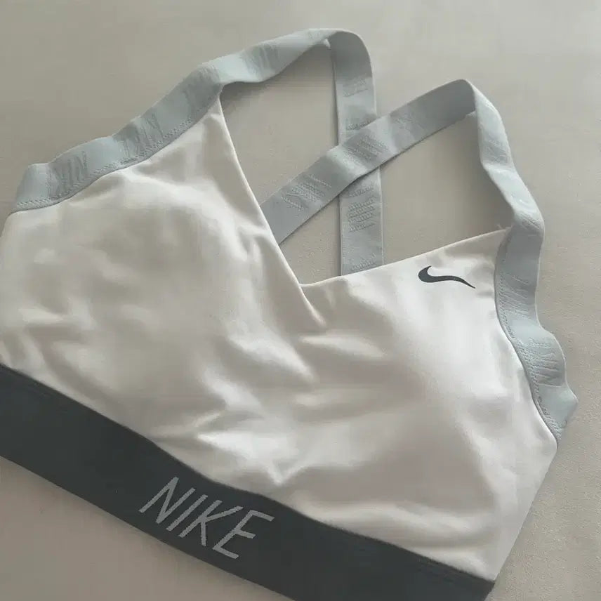 [BUNJANG] Nike Dri-FIT Sports Bra Medium White / 나이키 드라이핏 스포츠 브라 M 화이트