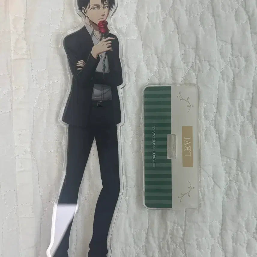 [BUNJANG] Attack on Titan Levi Acrylic Stand / 진격의 거인 리바이 아크릴 스탠드
