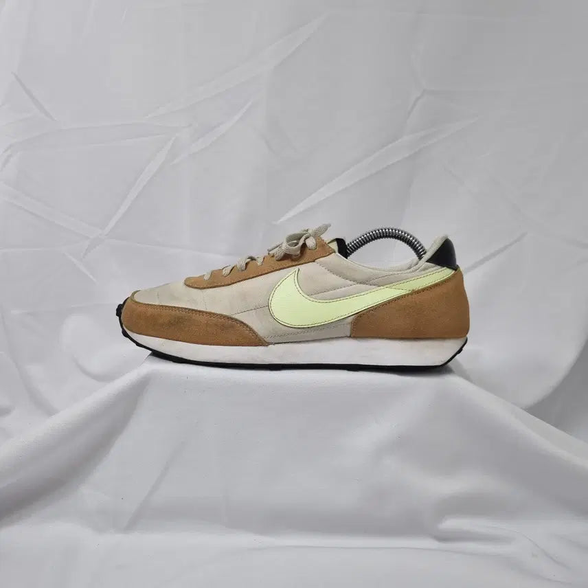 [BUNJANG] Vintage Nike Davraak Praline Volt Sneakers / 빈티지하서 275 나이키 데이브레이크 프랄린 볼트 스니커즈