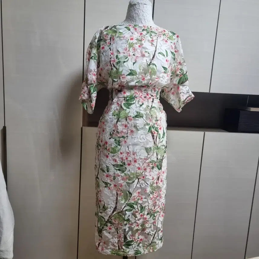 [BUNJANG] Banjil Flower Lace Dress Size S / (새상품)반질 플라워 레이스 원피스 S사이즈 돌잔치 원피스 결혼식 원피스 쇼호스트 원피스