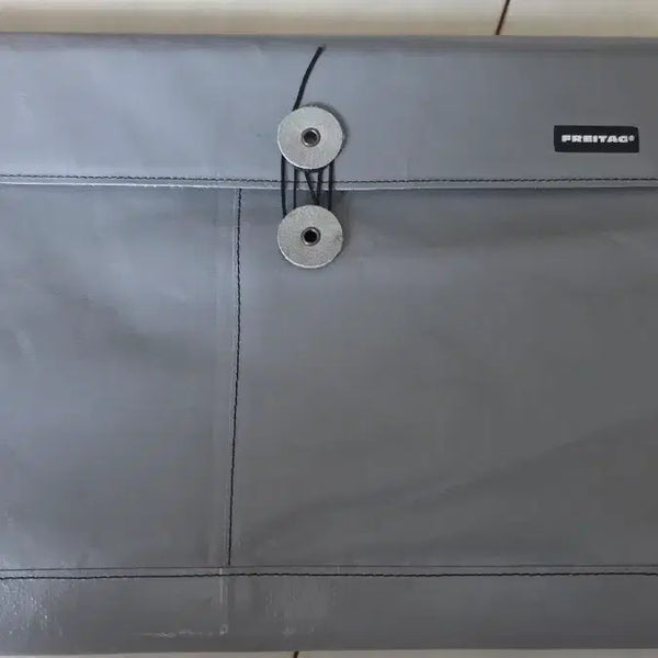 [BUNJANG] Freitag F411 Sleeve 14-inch Laptop Bag / 프라이탁 F411 슬리브 14 인치 랩탑 가방