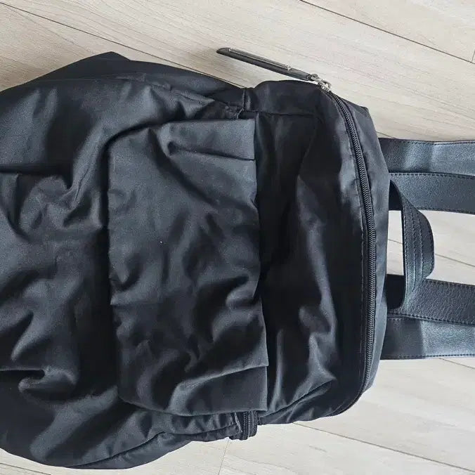 [BUNJANG] Mandarin Duck Black Leather Strap Backpack / 만다리나덕 백팩