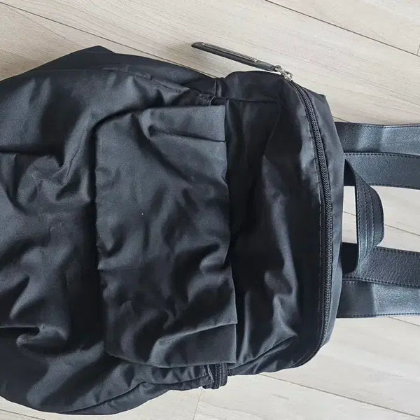 [BUNJANG] Mandarin Duck Black Leather Strap Backpack / 만다리나덕 백팩