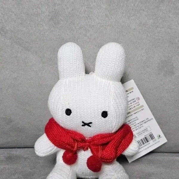 [BUNJANG] Miffy Knitted Cape/Mantle with White Keyring Doll / 정품 미피 니트 망또 망토 미피 화이트 키링 인형