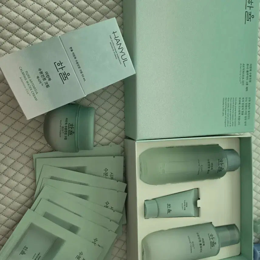 [BUNJANG] Hanyul Young Mugwort Calming Line Bundle Set / 한율 어린쑥 2종세트 & 수분 진정 크림 & 패드 일괄 판매