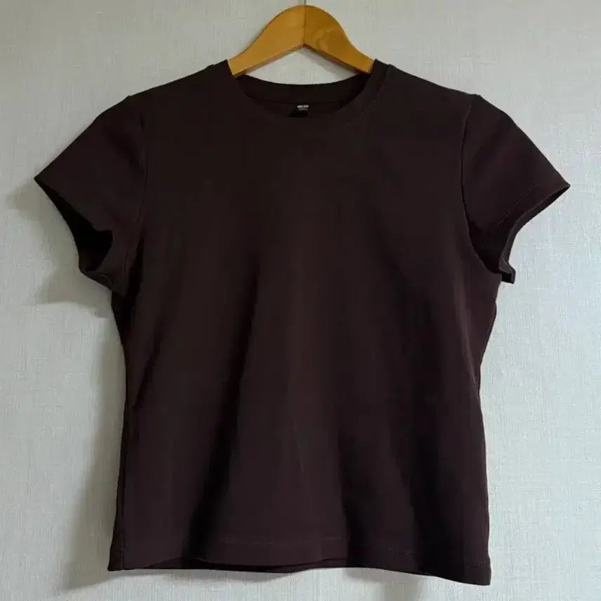 [BUNJANG] Uniqlo Mini T-Shirt Brown L / 1회 시착) 유니클로 미니T 브라운 L