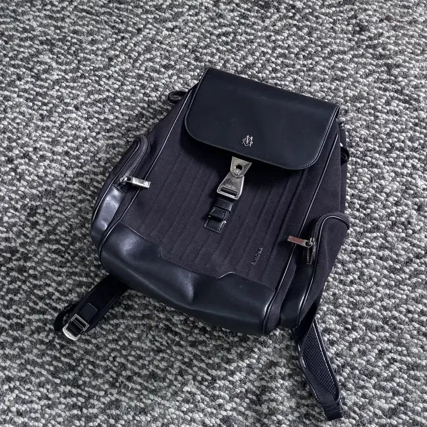 [BUNJANG] Rimowa Black Flap Backpack / 리모와 블랙 플랩