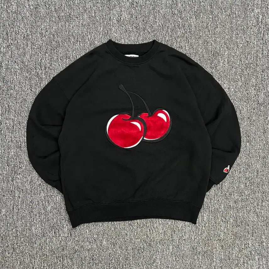 [BUNJANG] Kirsh Big Cherry Sweatshirt Black / 키르시 빅체리 블랙 맨투맨 1