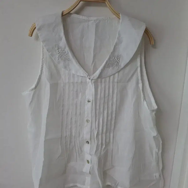 [BUNJANG] White Sleeveless Blouse with Shirring and Collar (Size 66-77) / 민소매 블라우스 흰색 셔링 카라66~77