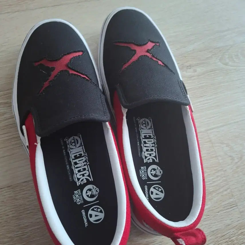[BUNJANG] One Piece x ABC Collaboration Slip-On Sneakers (Size 245) / 원피스 ABC 콜라보 슬립온 스니커즈 245
