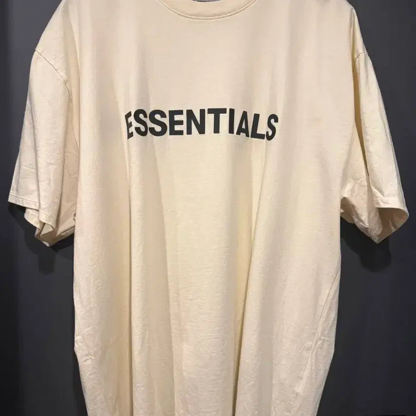 [BUNJANG] Fear of God Essentials 3D Applique Boxy T-Shirt Buttercream XL / (XL) 피어오브갓 에센셜 3D 아플리케 박시 티셔츠 버터크림