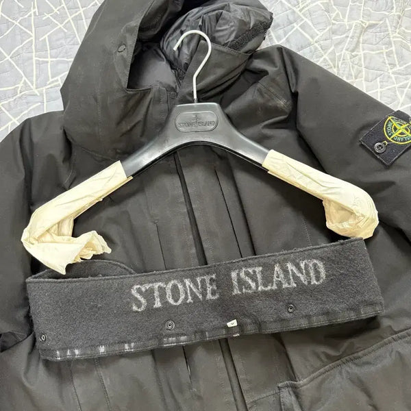 [BUNJANG] Stone Island Gore-Tex Down Jacket / 스톤아일랜드 고어텍스 패딩(하자o)