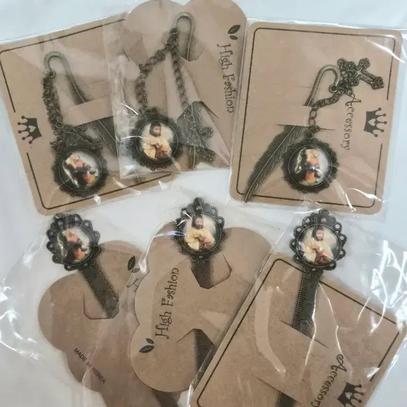 [BUNJANG] Antique Bookmark with Jesus Pendant, Feather, and Cross Charm / 엔틱책갈피