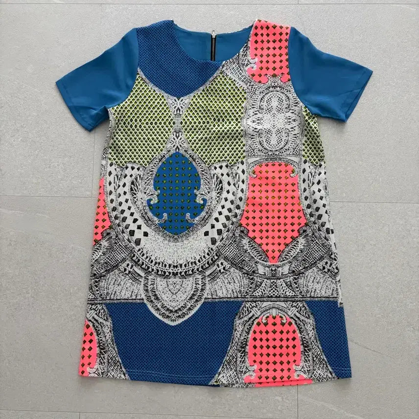 [BUNJANG] Patterned Short-Sleeve Dress - Lightweight, Wrinkle-Resistant / 얇고 구김 안가는 패턴 반팔 원피스 새상품