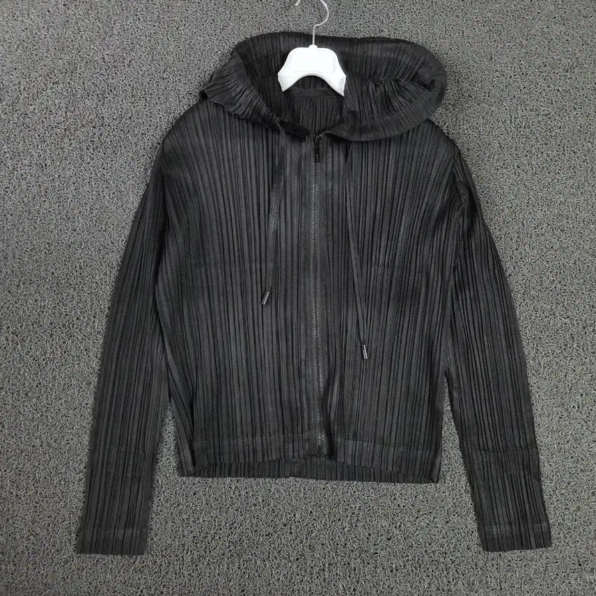 [BUNJANG] Pleats Please Black Hooded Jumper Outerwear / 플리츠 플리즈 블랙 아우터