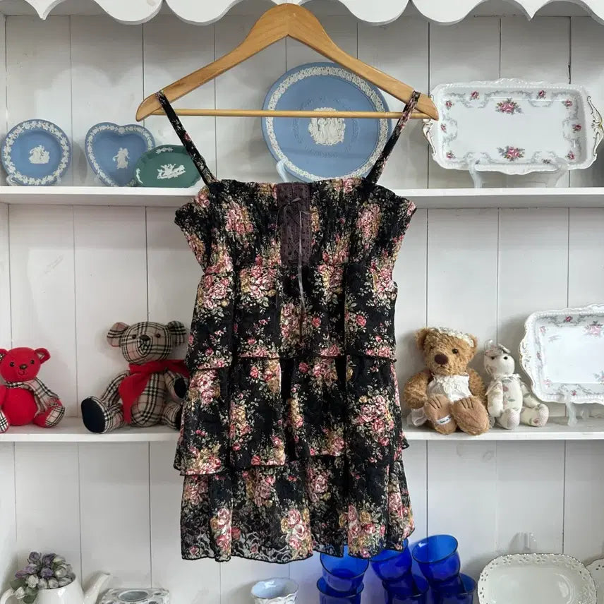 [BUNJANG] Patty Peat Flower Lace Tiered Camisole Dress / 플라워 레이스 캉캉 캐미솔