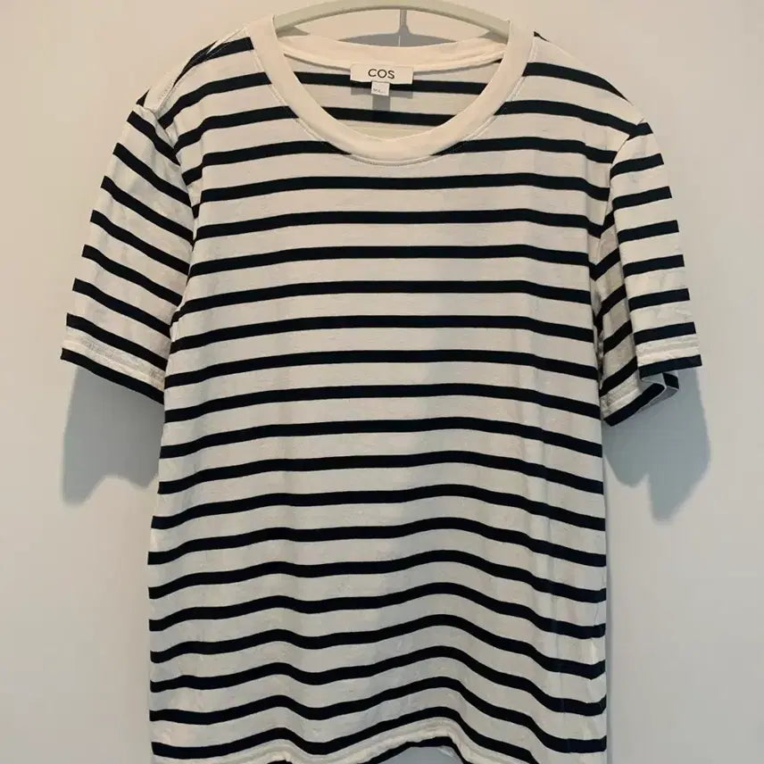 [BUNJANG] COS Clean Cut Regular Fit T-Shirt / M ) COS 클린컷 레귤러핏 티셔츠 M