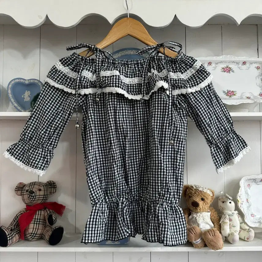 [BUNJANG] Pumpkin Black Gingham Off-Shoulder Frill Blouse / 블랙 깅엄체크 오프숄더 프릴 블라우스