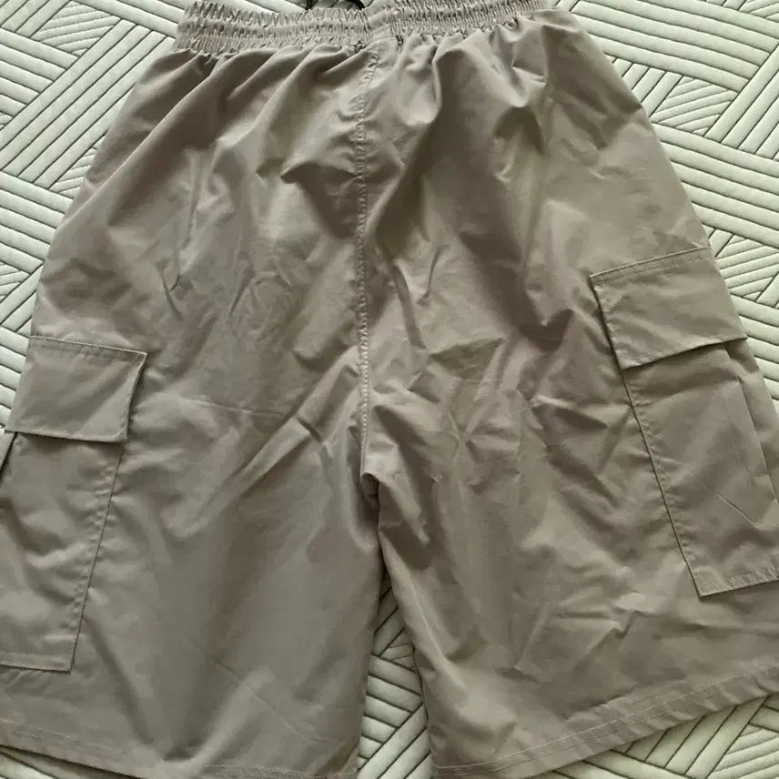 [BUNJANG] Museunt Nylon Bermuda Pants (Beige, Free Size, Unisex) / 무센트 나일론 버뮤다 팬츠