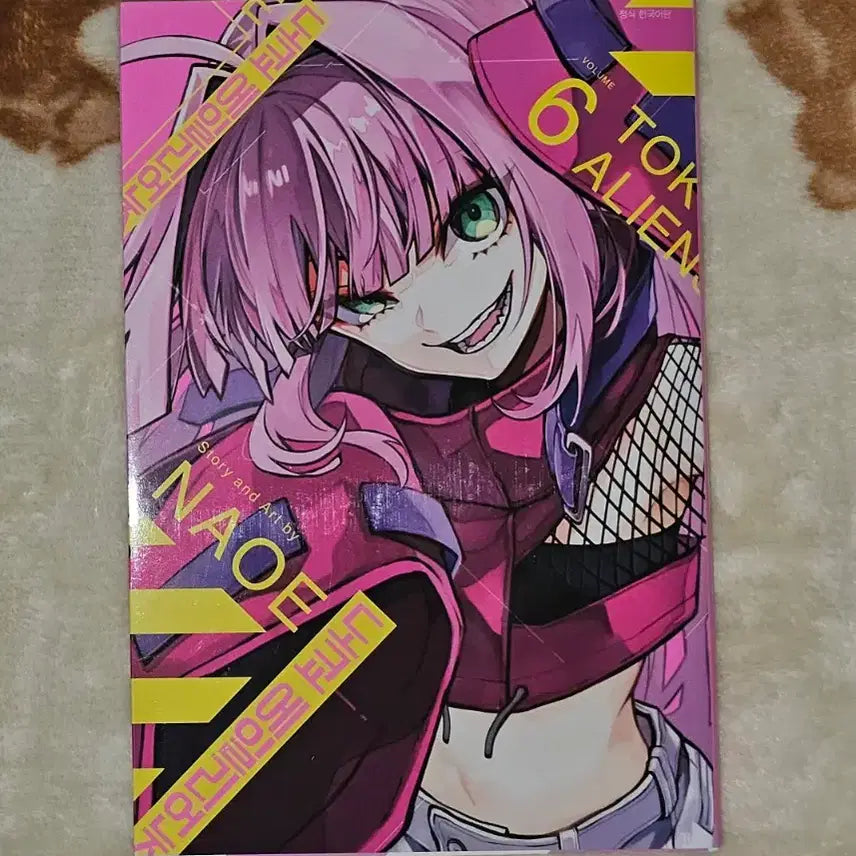 [BUNJANG] Tokyo Alien Vol. 6 + First Edition Postcard Set / 도쿄 에일리언 6권+초판 엽서