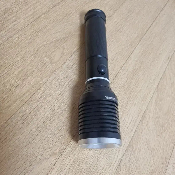 [BUNJANG] High-Performance Rechargeable LED Flashlight / 고성능 충전식 LED 손전등