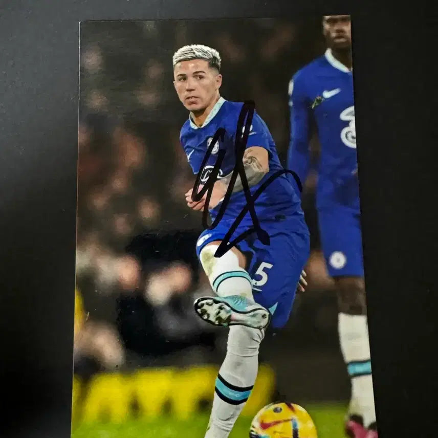 [BUNJANG] Chelsea Enzo Fernández Signed Photo / 첼시 엔조 페르난데스 싸인포토
