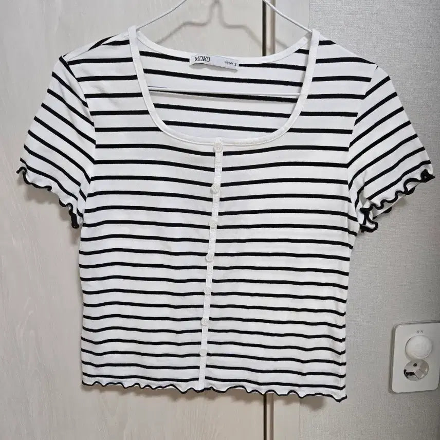 [BUNJANG] Mixxo Striped Short-Sleeve T-Shirt / 미쏘 스트라이프 반팔티 팝니다!