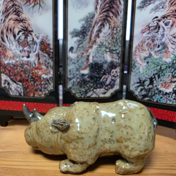 [BUNJANG] Rare Rhinoceros Ceramic Inkstone / [희귀 연적] 희귀한 코뿔소 모양 도자 연적 (문방사우/인테리어 소품)