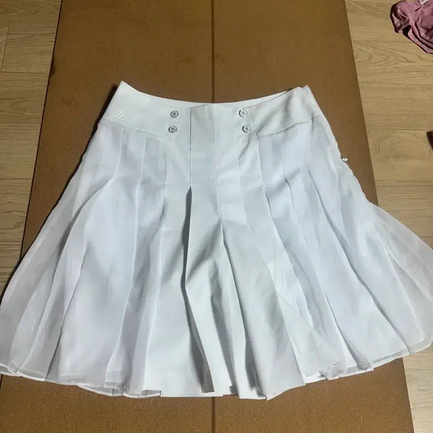 [BUNJANG] Fair Liar Pleated Skort White Size L (76) / 페어라이어 치마바지  라지 76