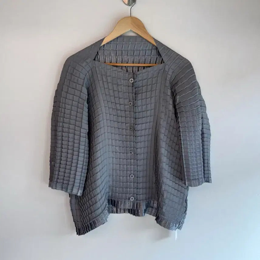[BUNJANG] ME by ISSEY MIYAKE Check Pleats Button Blouse Cardigan / me ISSEY MIYAKE 체크 플리츠 버튼 블라우스 가디건