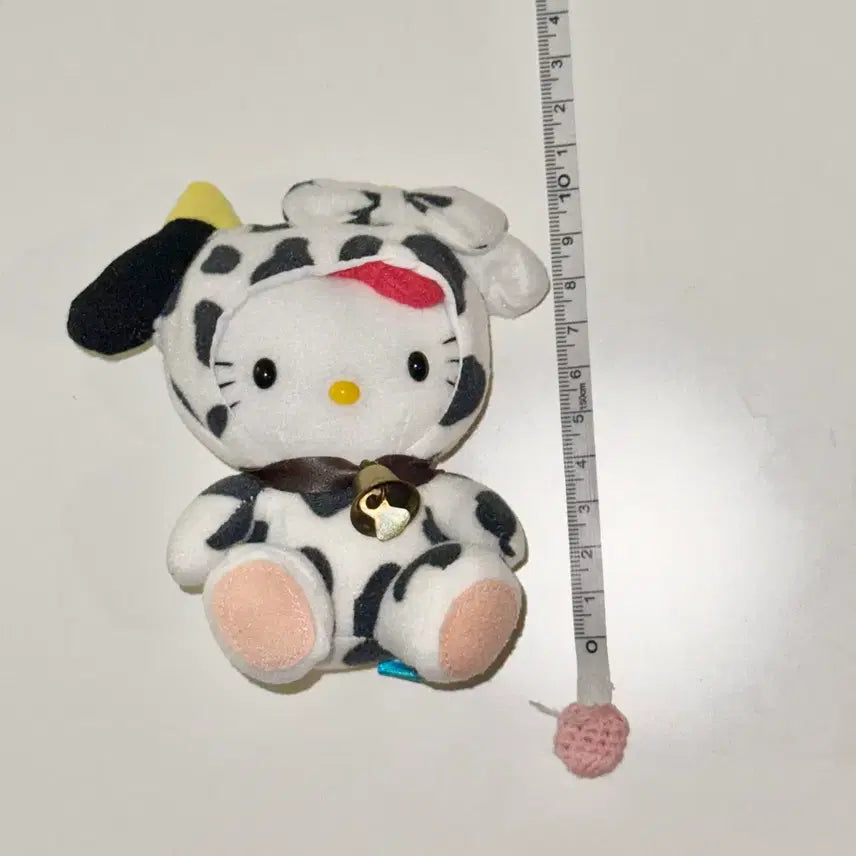 [BUNJANG] Sanrio Hello Kitty Cow Costume Mini Charm / 고전 키티 젖소 인형 키링 십이간지 동물 애니멀 코스튭 옷벗키