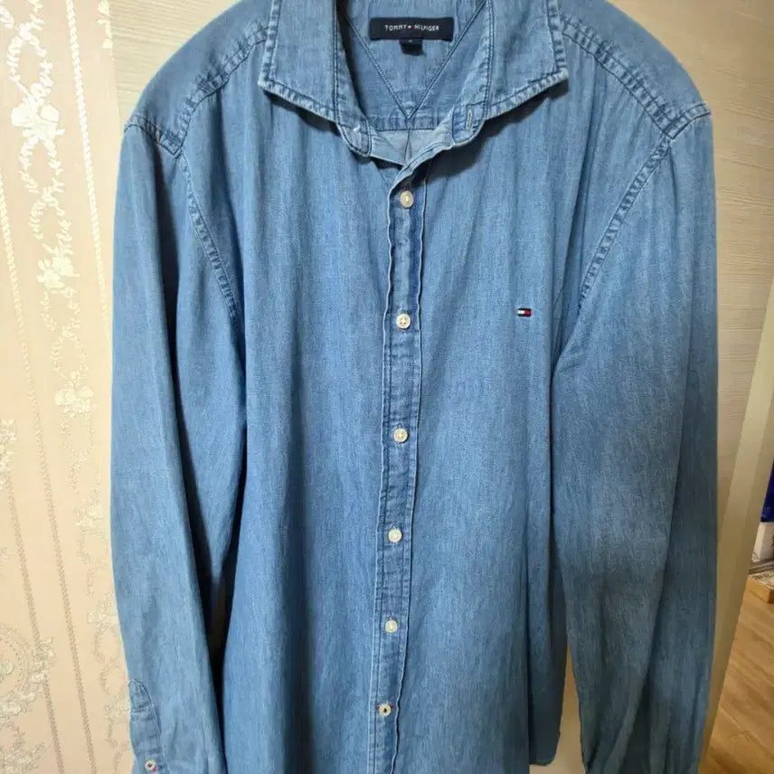 [BUNJANG] Tommy Hilfiger Slim Denim Shirt M (100) / (새상품급)타미힐피거 얇은 데님 셔츠 M(100)