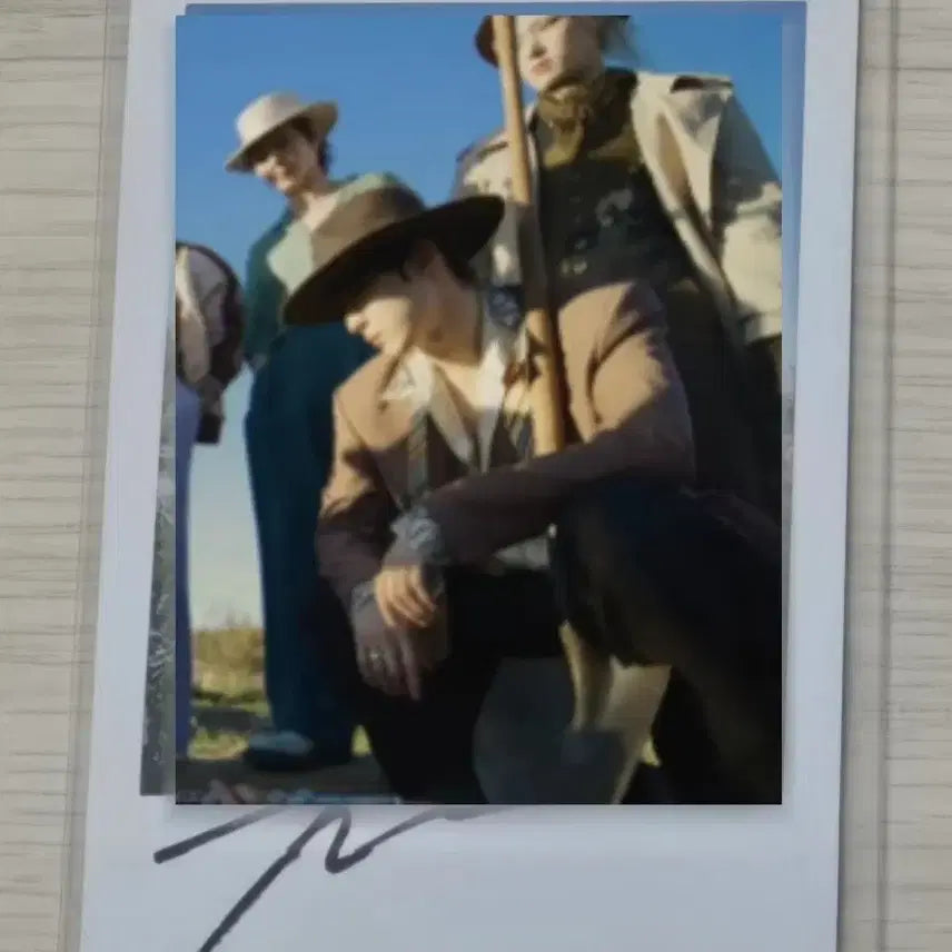 [BUNJANG] ATEEZ Yunho Signed Polaroid Work MV Outfit / 에이티즈 윤호 싸인폴라 - work 뮤비 착장