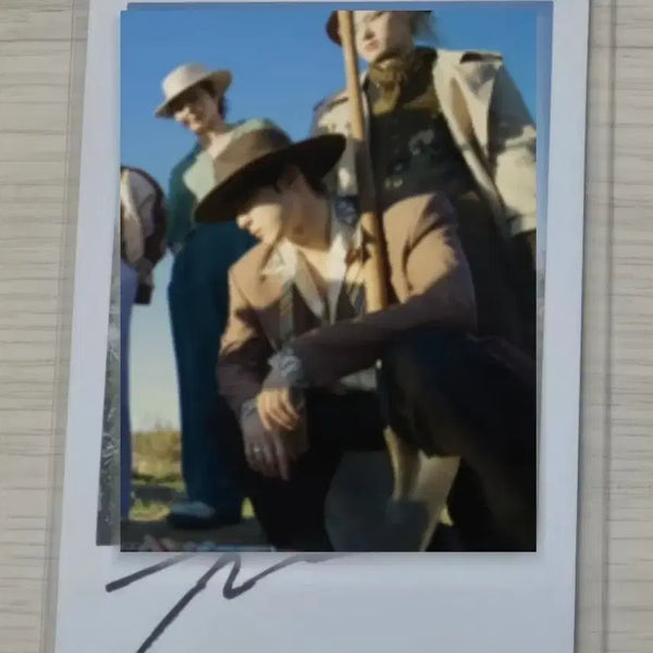 [BUNJANG] ATEEZ Yunho Signed Polaroid Work MV Outfit / 에이티즈 윤호 싸인폴라 - work 뮤비 착장