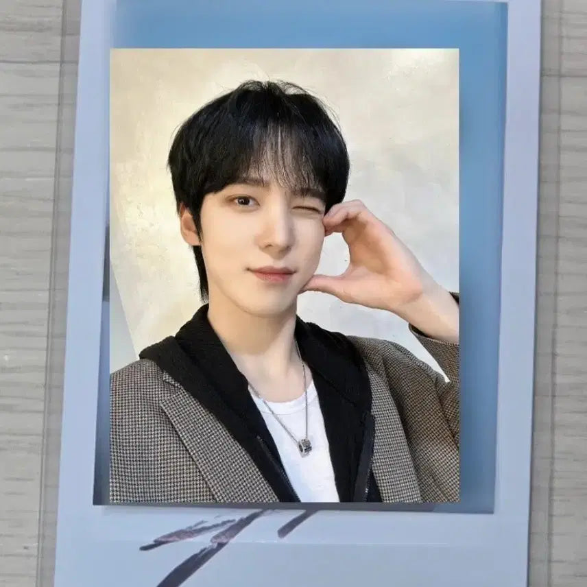 [BUNJANG] ATEEZ Yunho Signed Polaroid Photo / 에이티즈 윤호 싸인폴라 - 240108 뮤직아트 영통 착장