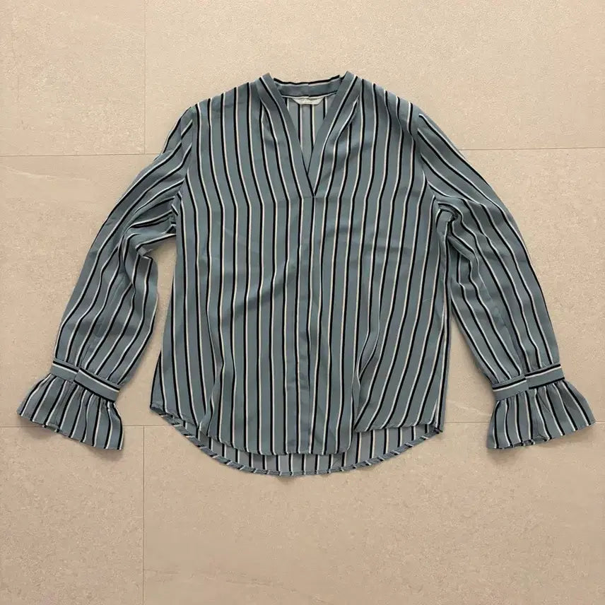[BUNJANG] Blue Stripe V-Neck Blouse / 블루 스트라이프 브이넥 블라우스 새거