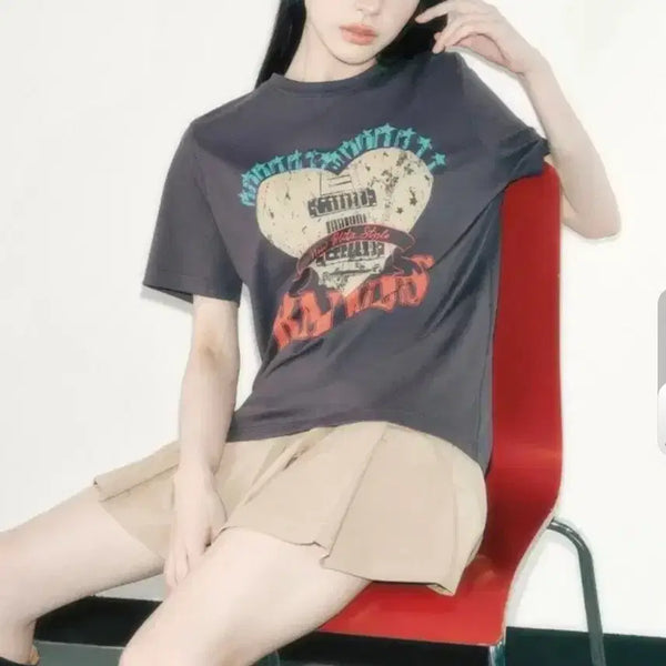[BUNJANG] RAIVE Heart Graphic T-Shirt Charcoal 02M / (택 달린 새상품) 레이브 하트 그래픽 티셔츠 02M