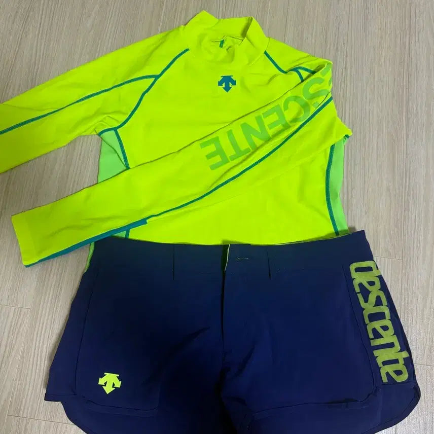 [BUNJANG] Descente Rash Guard Top and Bottom Set / 데상트 래쉬가드