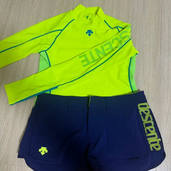 [BUNJANG] Descente Rash Guard Top and Bottom Set / 데상트 래쉬가드