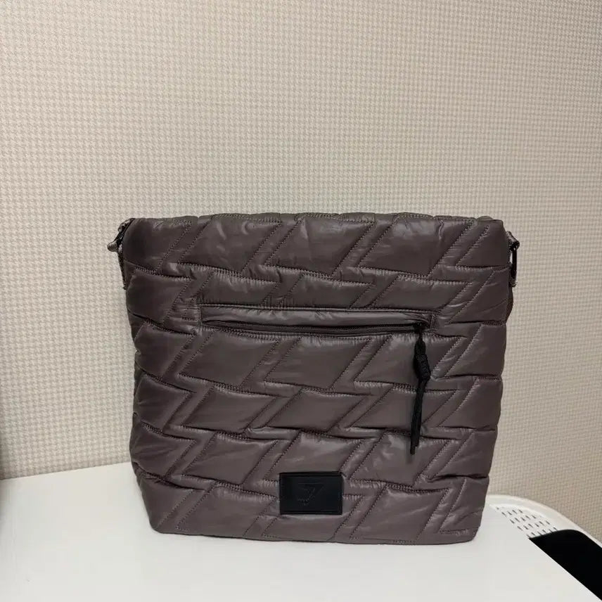 [BUNJANG] Gymshark Quilted Yoga Tote Bag / 짐샤크Gymshark 토트백