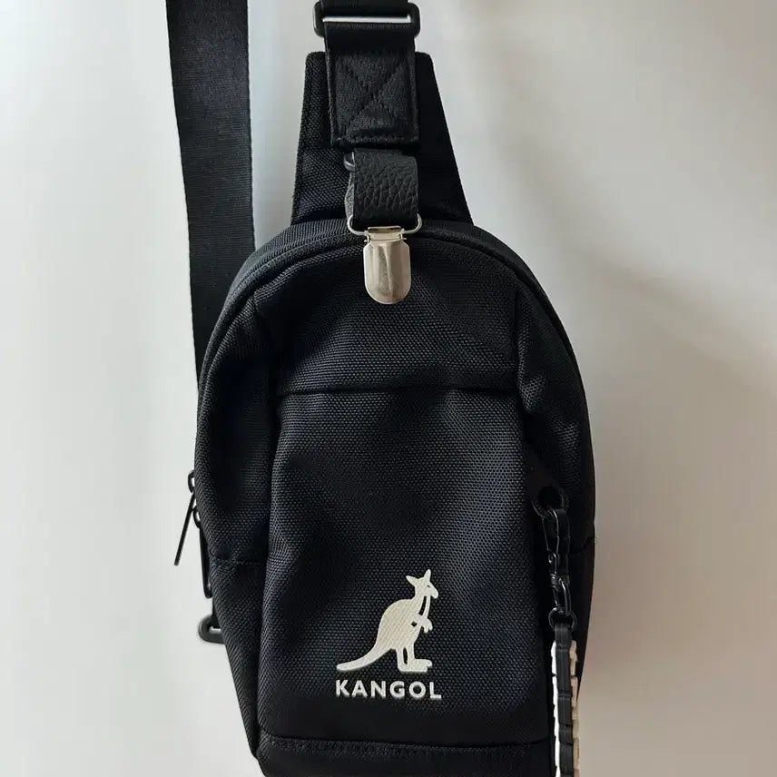 [BUNJANG] Kangol Crossbody Bag / 캉골가방