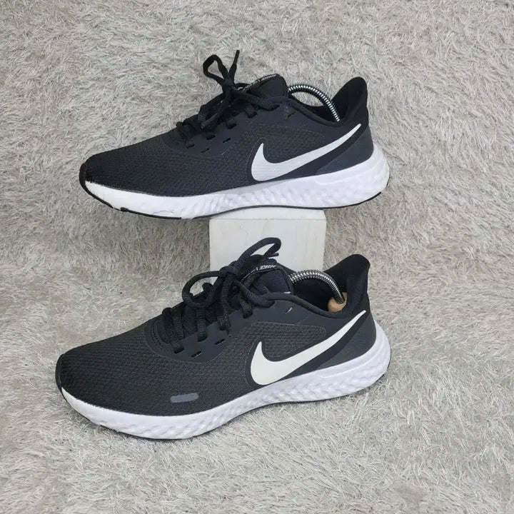 [BUNJANG] Nike Revolution 5 Black Sneakers / 245 나이키 레볼루션5 블랙 스니커즈