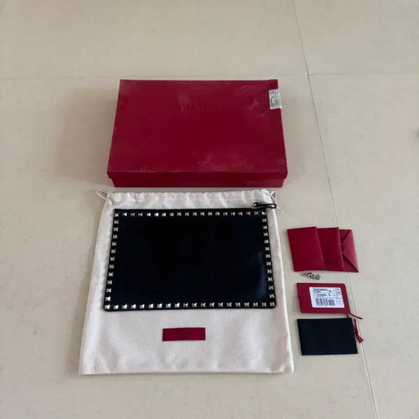 [BUNJANG] Valentino Rockstud Black Leather Clutch / 발렌티노 락스터드 클러치 블랙