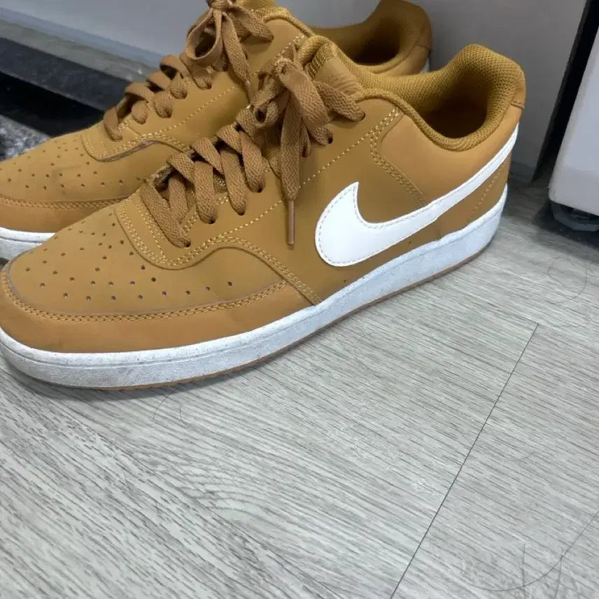 [BUNJANG] Nike Air Force 1 Khaki Sneakers (Size 280) / 나이키 에어포스 1 카키색 스니커즈 280