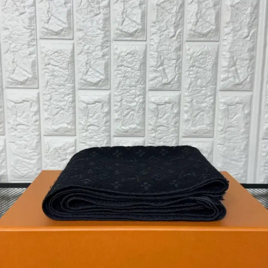 [BUNJANG] Louis Vuitton Monogram Classic Muffler Scarf Black / [OS] 루이비통 모노그램 클래식 머플러 목도리 블랙