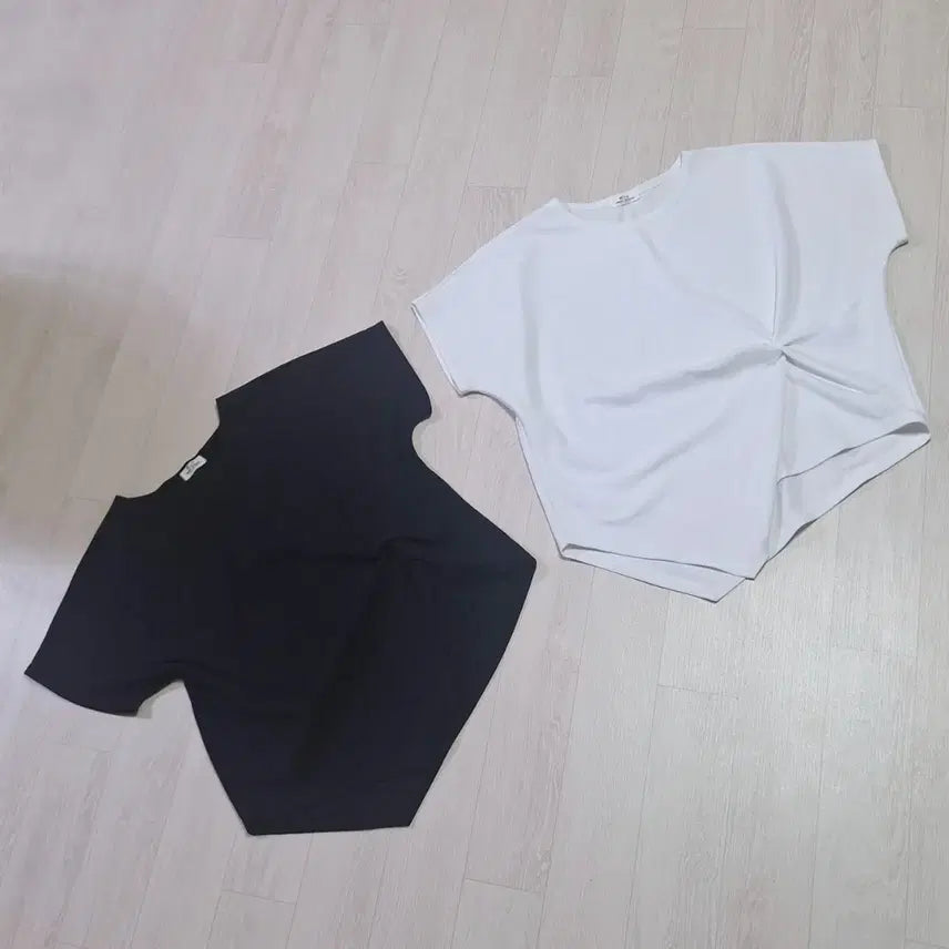 [BUNJANG] Unbalanced Hem Dolman Sleeve T-Shirt (Black/White) / 새상품) 블랙+화이트  꼬임티셔츠 언발티셔츠 가오리핏티셔츠 여름티셔츠