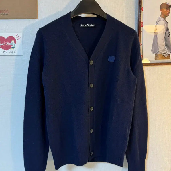 [BUNJANG] Acne Studios Face Logo V-Neck Wool Cardigan / 아크네스튜디오 페이스 로고 브이넥 울 가디건